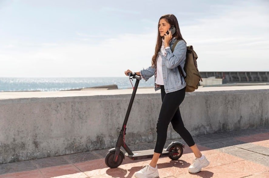 Comment installer efficacement des équipements additionnels sur votre trottinette électrique ?