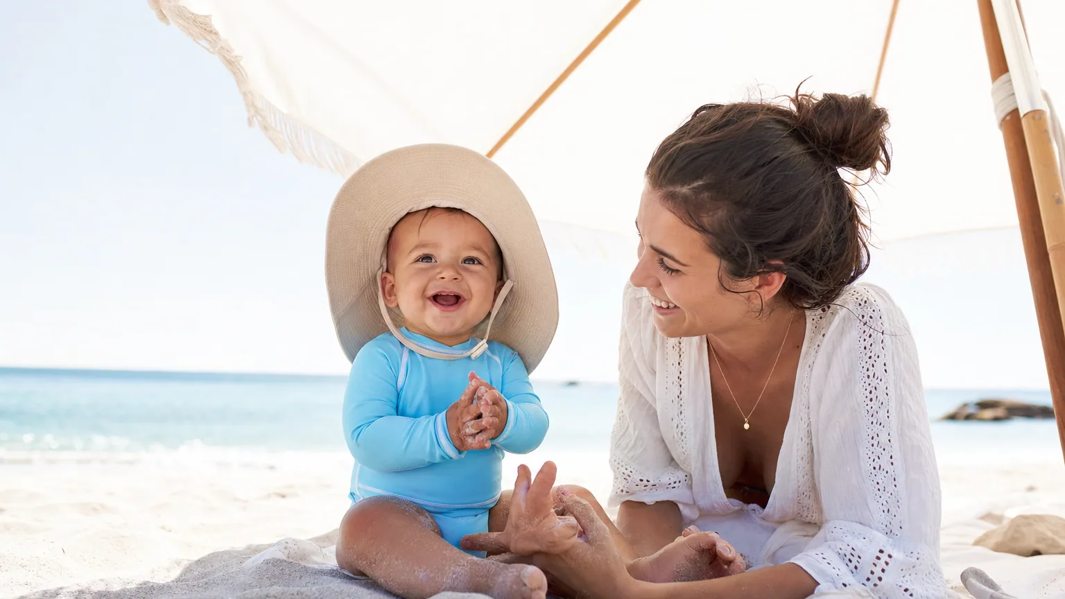Bébé à la plage : réussir la première sortie en toute sérénité