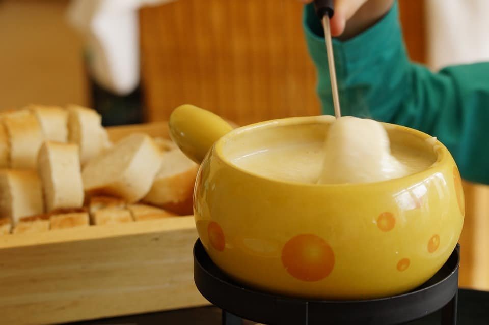 La fondue au fromage : un incontournable de l’hiver