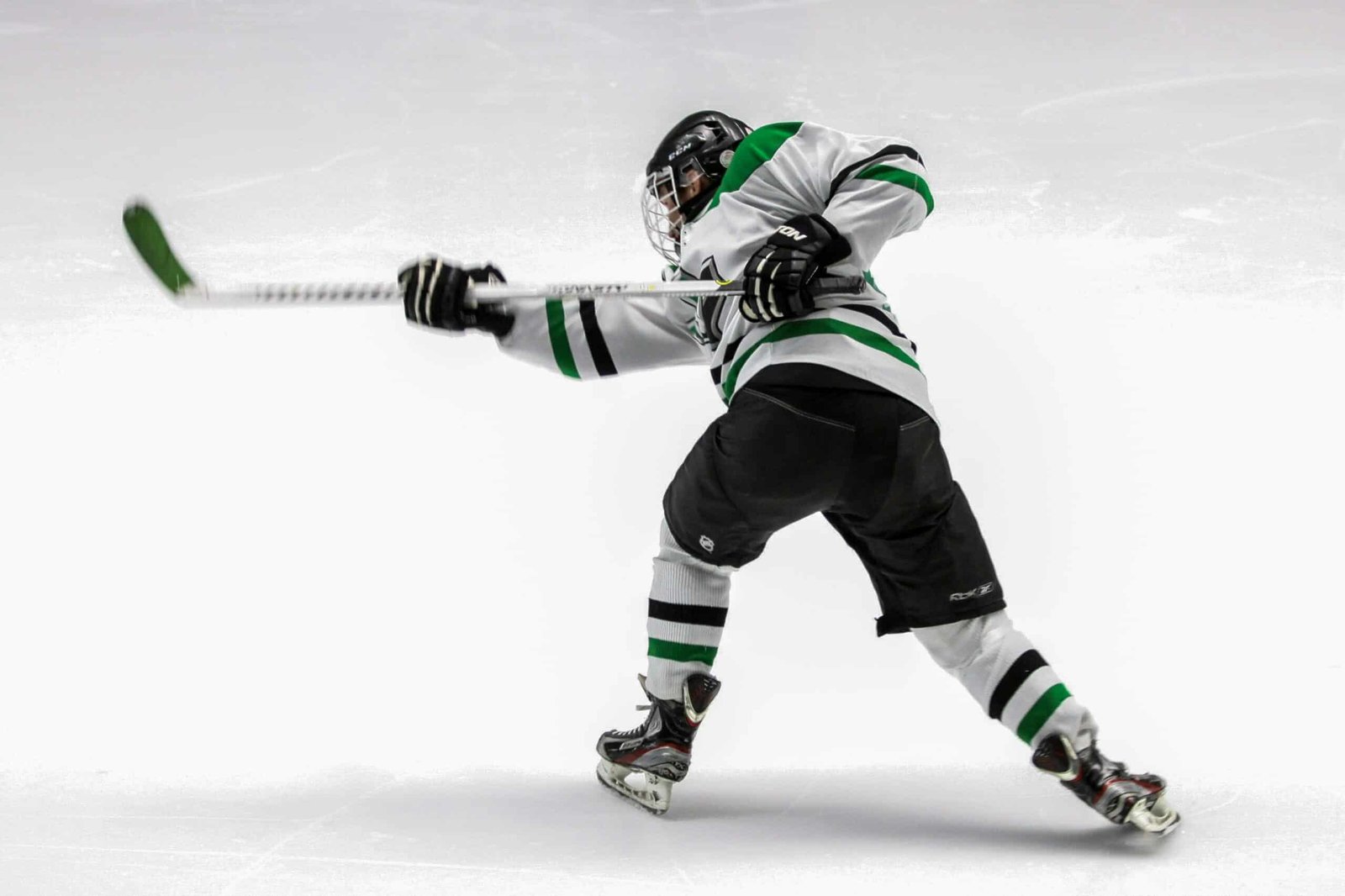 Le hockey sur glace : un sport passionnant à découvrir pour de multiples bonnes raisons !