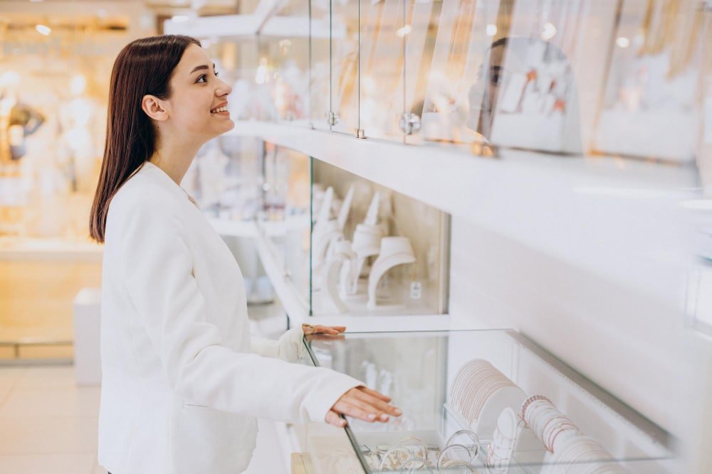 Quels sont les critères distinctifs des nouvelles tendances en matière de bijoux ?