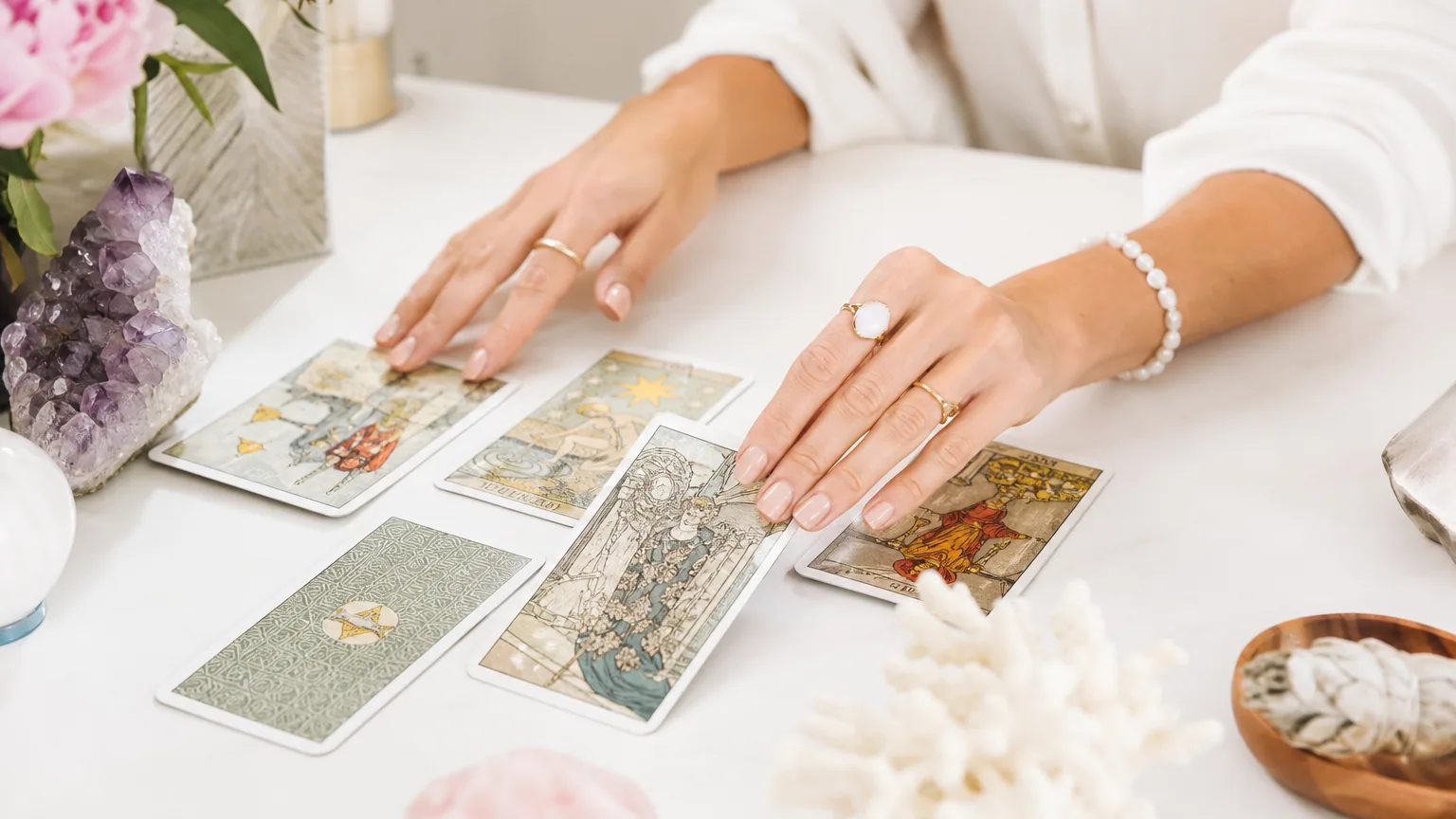 quatre signes du zodiaque connaîtront des gains stables et une reconnaissance au travail entre le 27 avril et le 3 mai, selon un lecteur de tarot
