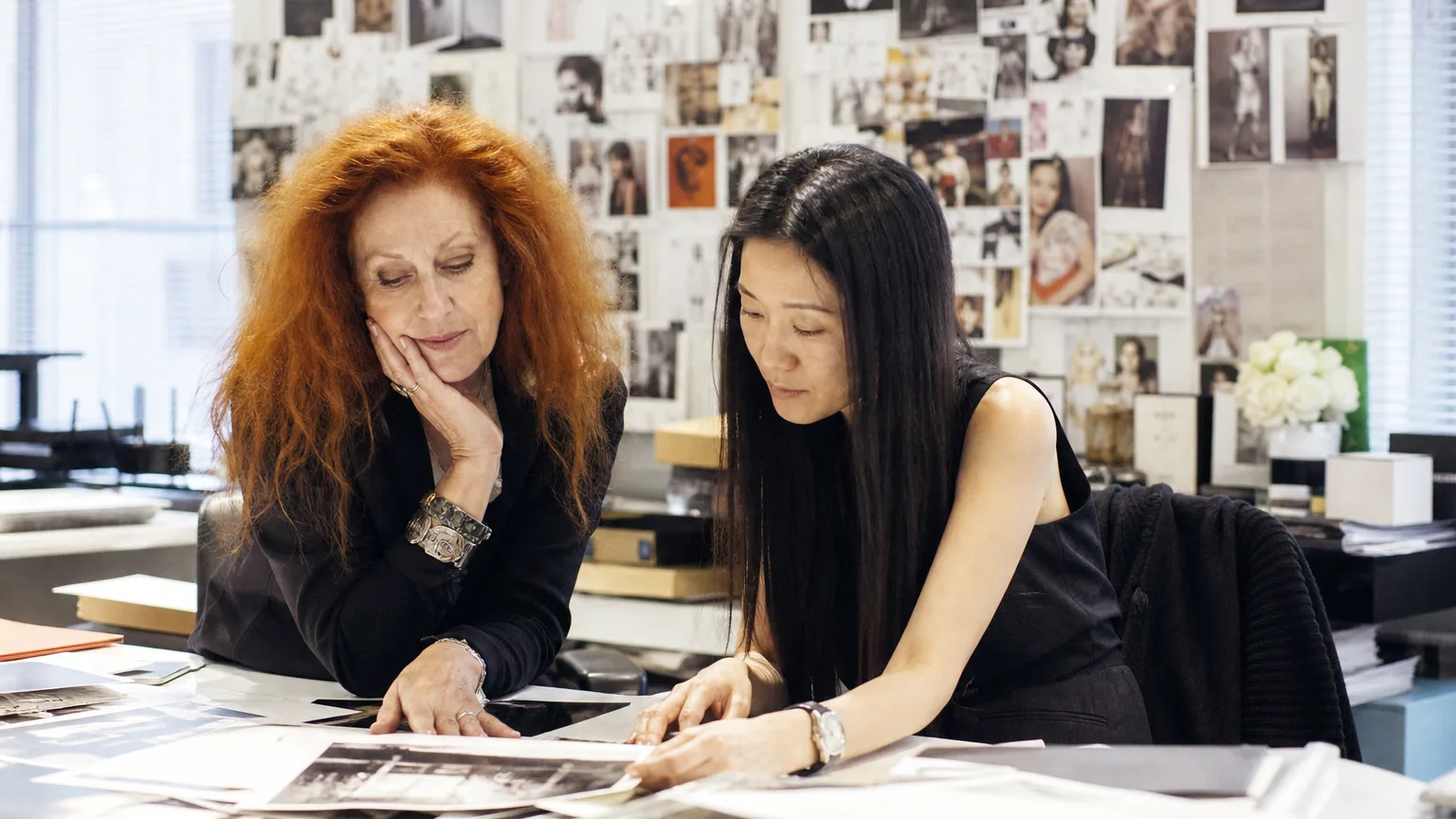 « Sa présence n’était pas seulement ressentie, elle était électrisante » – Vera Wang se remémore sa vie chez Vogue avec Polly Mellen