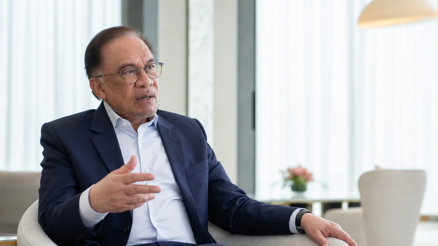 Une débâcle de 10 millions de dollars dans la mode incite Anwar à examiner les choix d’investissement du fonds souverain malaisien
