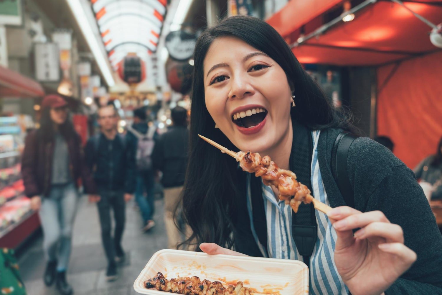 Découvrez le monde des Yakitori, les brochettes de poulet grillées au barbecue