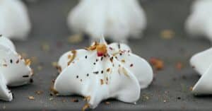 découvrez des recettes à base de poivre pour ajouter de la saveur à vos plats avec notre sélection de recettes de poivre.