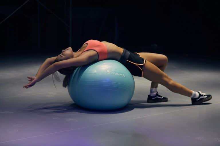 découvrez l'anti-gravity fitness, une pratique révolutionnaire mêlant exercices aériens et bien-être pour une expérience fitness unique.