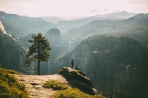 découvrez nos guides de randonnée et trouvez l'inspiration pour vos prochaines aventures en pleine nature avec notre sélection de randonnées et de sentiers à découvrir.