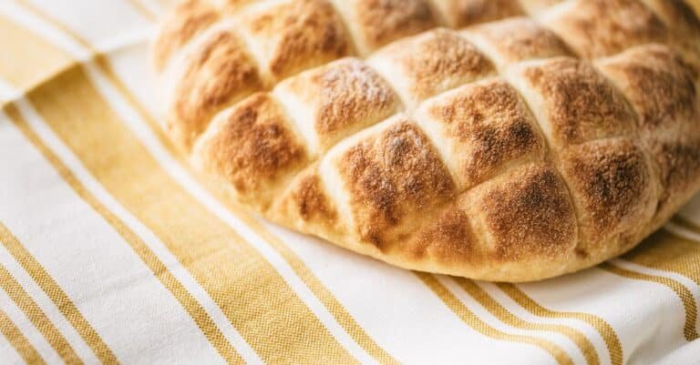 une croûte croustillante parfaite pour vos tartes et tourtes, à la fois délicieuse et légèrement dorée.