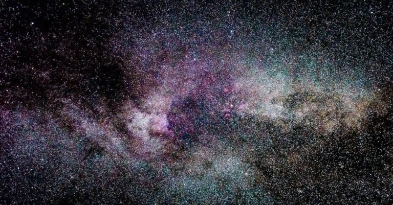 découvrez les prédictions astrologiques les plus précises pour votre avenir grâce à notre expertise en astrologie.
