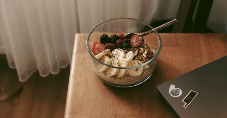 découvrez notre délicieux granola fait maison pour un petit-déjeuner sain et savoureux. facile à préparer et plein de bonnes choses, ce granola maison vous ravira à chaque bouchée.