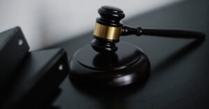 une erreur judiciaire est survenue, entraînant une fausse accusation ou une condamnation injuste dans l'affaire du... (à compléter avec le contexte spécifique du titre).