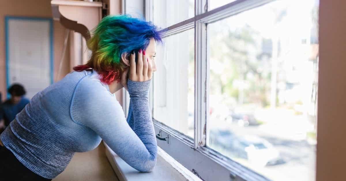 découvrez tout ce qu'il faut savoir sur la coloration des cheveux et trouvez des conseils pour réussir votre teinture capillaire.