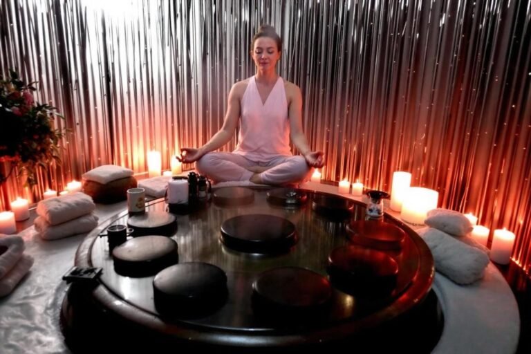 À la recherche de la paix intérieure : plongée dans les bains de gong et la sauna nu à Glastonbury