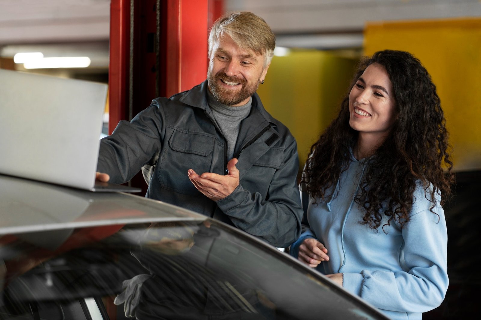 Comment acheter une voiture en plusieurs fois astuces pour faciliter votre achat ! Jeune Jolie