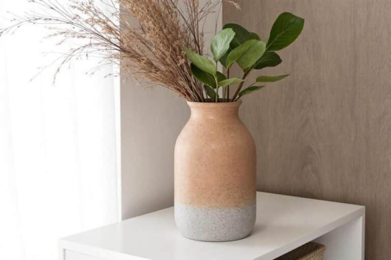 Embellissez votre salon cet automne avec ce vase en grès de Mango Home, disponible à moins de 20 euros !