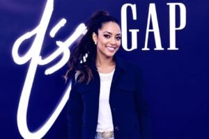 la collaboration entre shay mitchell et béis x gap : un passeport pour des tenues de voyage stylées