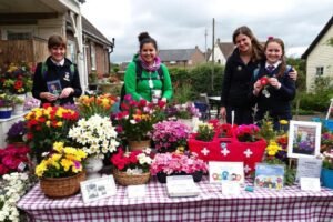 les Rangers de Girlguiding fêtent leur nouveau badge avec un jardin d’exposition de la RHS