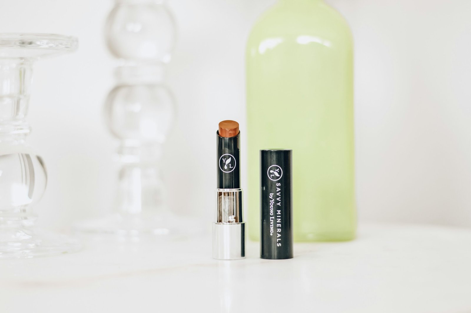 découvrez la signification psychologique du rouge à lèvres avec la lipstick psychology, une exploration fascinante de l'impact émotionnel de la couleur sur notre comportement et notre perception de soi.