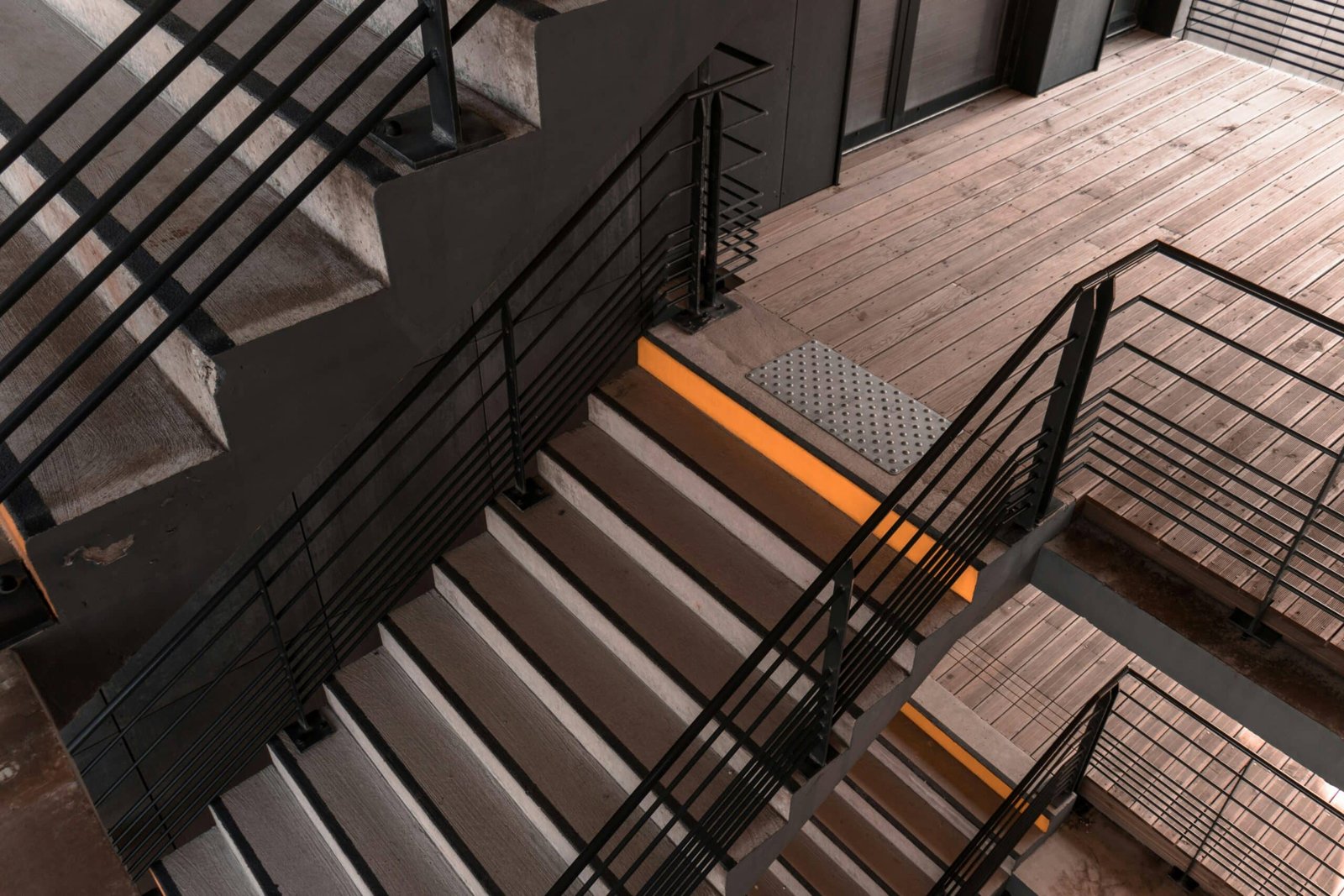 découvrez les pratiques contemporaines de la sorcellerie moderne et explorez un monde mystique où tradition et innovation se rencontrent.