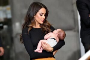 Olivia Culpo dévoile une nouvelle photo de sa fille avec des couches assorties
