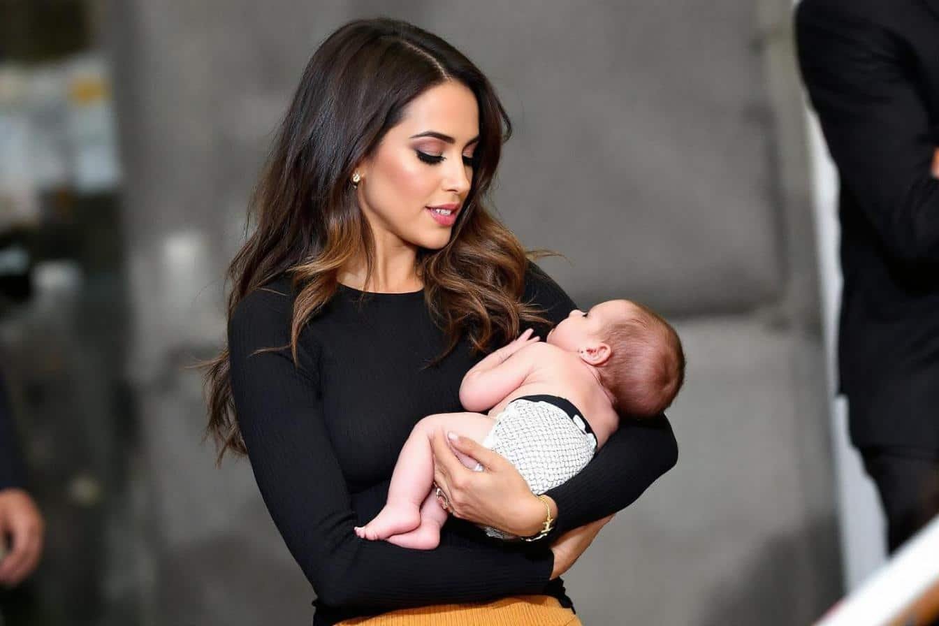 Olivia Culpo dévoile une nouvelle photo de sa fille avec des couches assorties