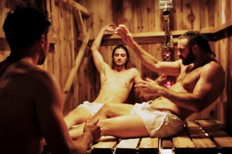 plongée au cœur de la compétition de sauna à brooklyn, où les maîtres impressionnent