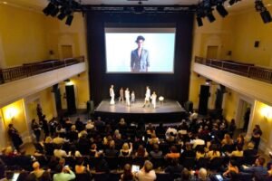Plus de 400 personnes assistent au défilé de mode annuel du College for Creative Studies