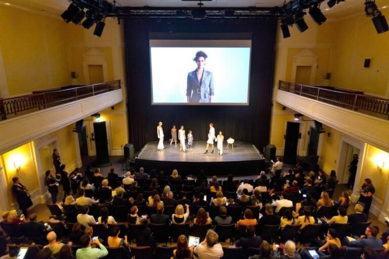 Plus de 400 personnes assistent au défilé de mode annuel du College for Creative Studies