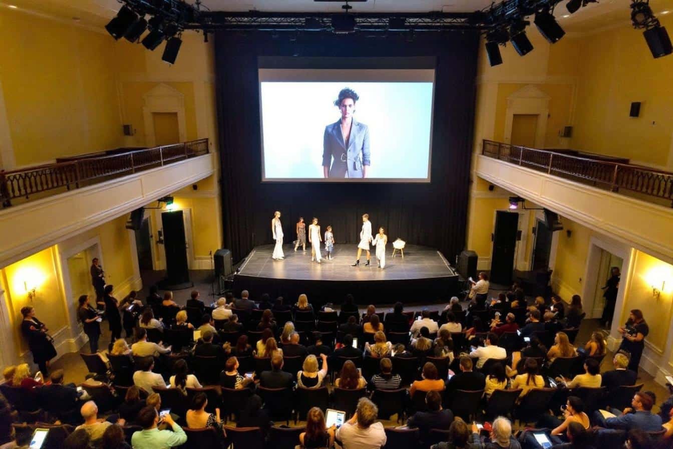 Plus de 400 personnes assistent au défilé de mode annuel du College for Creative Studies