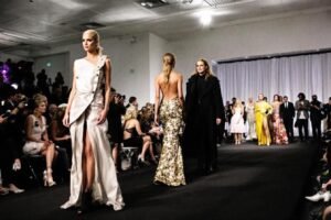 Podiums, tapis rouges et véritable style : la scène de la mode à Mass. s’illumine entre maintenant et octobre
