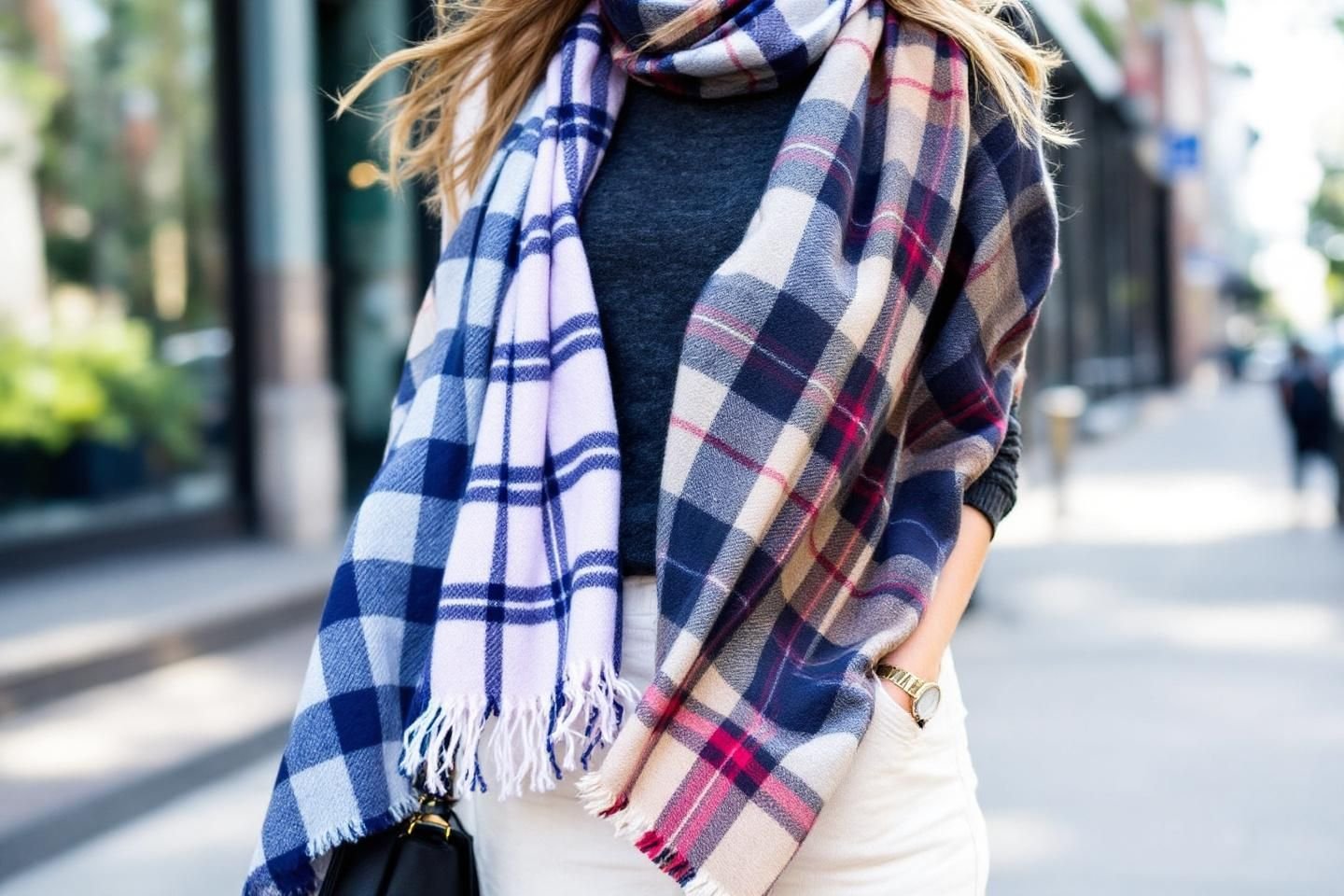 Porter l’écharpe plaid de mille et une façons