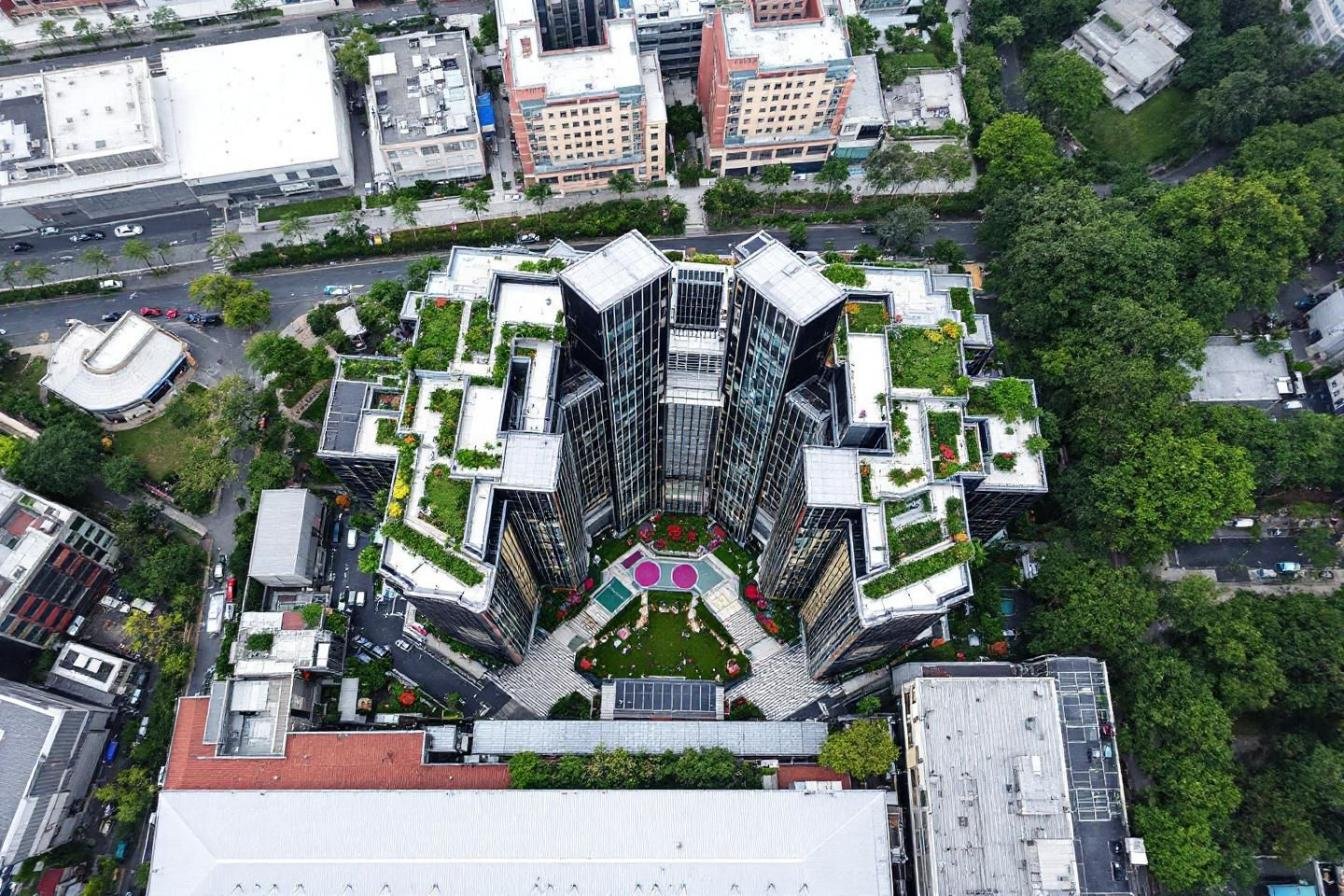 un complexe commercial en chine doté d’un design d’intérieur avec jardin