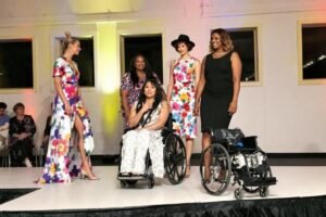 Un défilé de mode met en lumière les voix de la communauté des personnes en situation de handicap