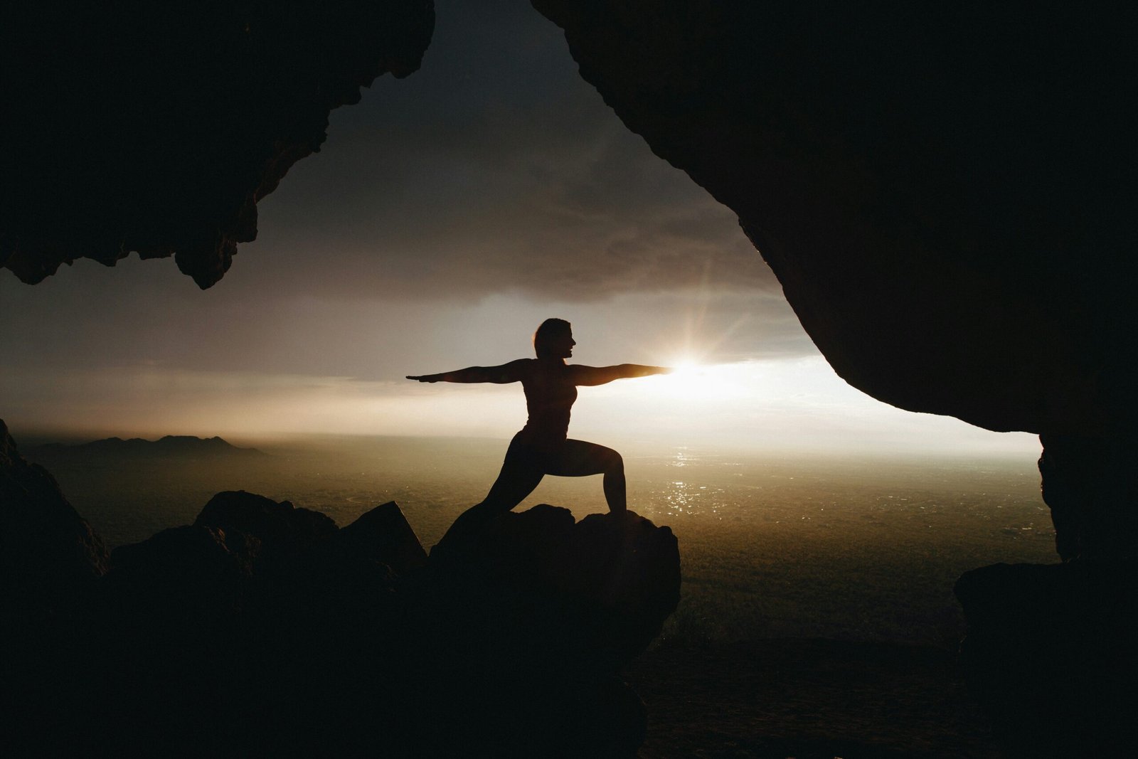 découvrez une expérience unique lors d'une retraite de yoga sous-marin, alliant relaxation et bien-être au cœur de la nature.