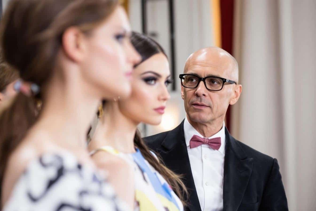 Willy Chavarria nous fait découvrir les coulisses tant attendues du défilé de mode masculine à Paris